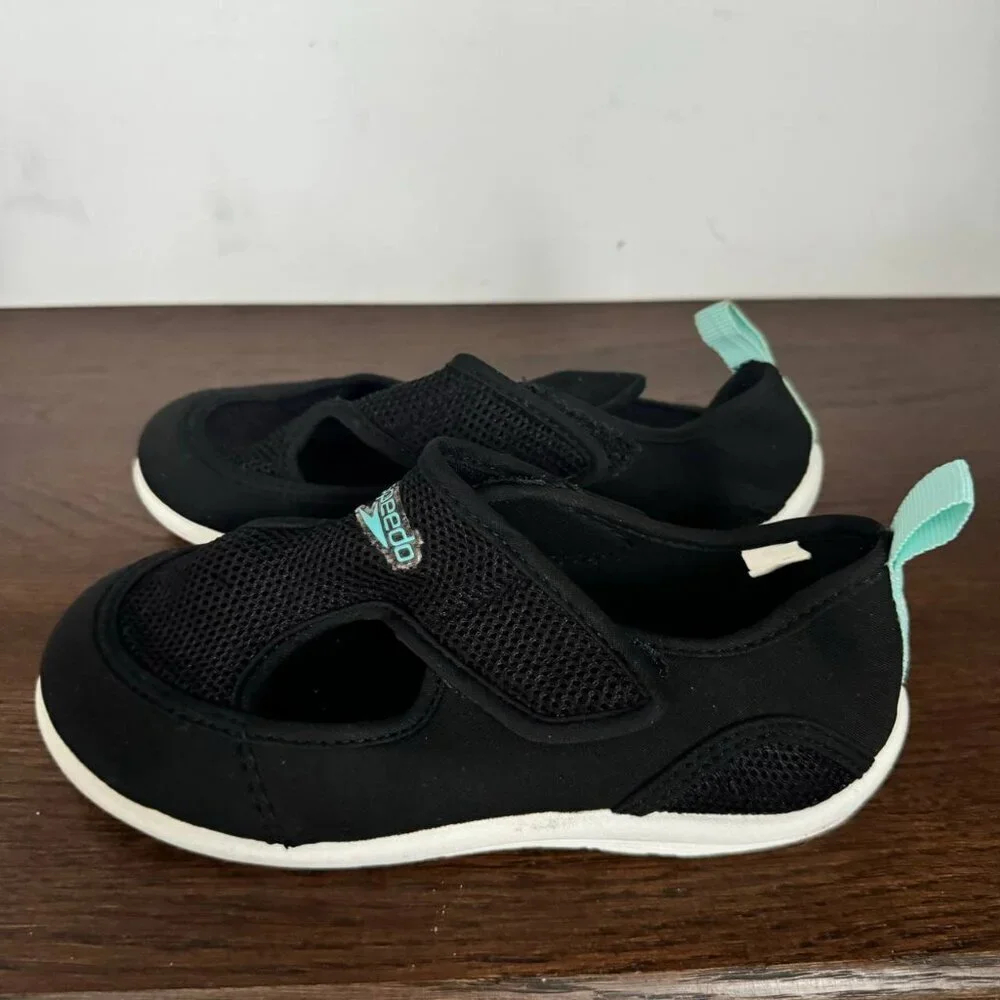 SPEEDO Unisex Double Velcro Water Shoes. Color: black/blue